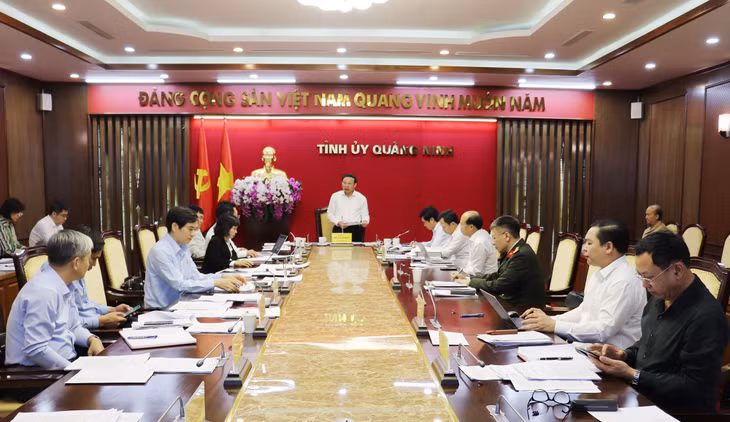 Đồng chí Nguyễn Xuân Ký, Bí thư Tỉnh ủy, Chủ tịch HĐND tỉnh phát biểu tại hội nghị.