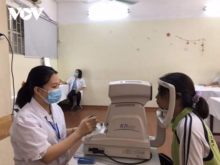 Nhiều trẻ đeo kính không đúng với số đo cận thị.