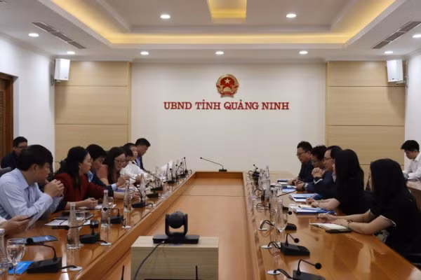 Quang cảnh cuộc họp
