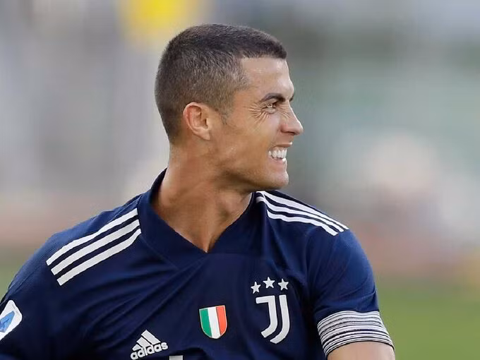 Nếu sớm bán Ronaldo, Juventus thu được tiền chuyển nhượng nhưng chưa chắc lợi về tài chính. Ảnh: AP.