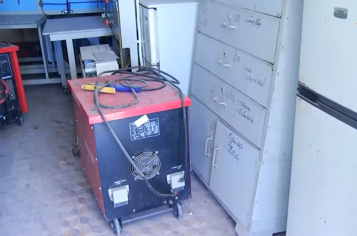 Do số lượng học sinh học sơ cấp 2 ngàn học hàn điện và điện lạnh ít nên trang thiết bị giảng dạy phục vụ hai ngành học ở trình độ sơ cấp Hàn điện và sơ cấp Điện lạnh đã đầu tư từ gần 10 năm trước, đến bây giờ không còn phù hợp với thực tế 