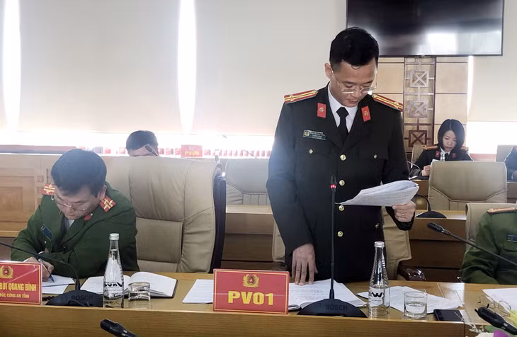Đại diện Công an tỉnh báo cáo tại buổi giám sát.