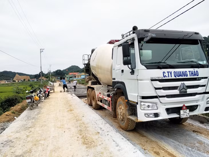 Thi công dự án đường xuyên đảo Cái Chiên.