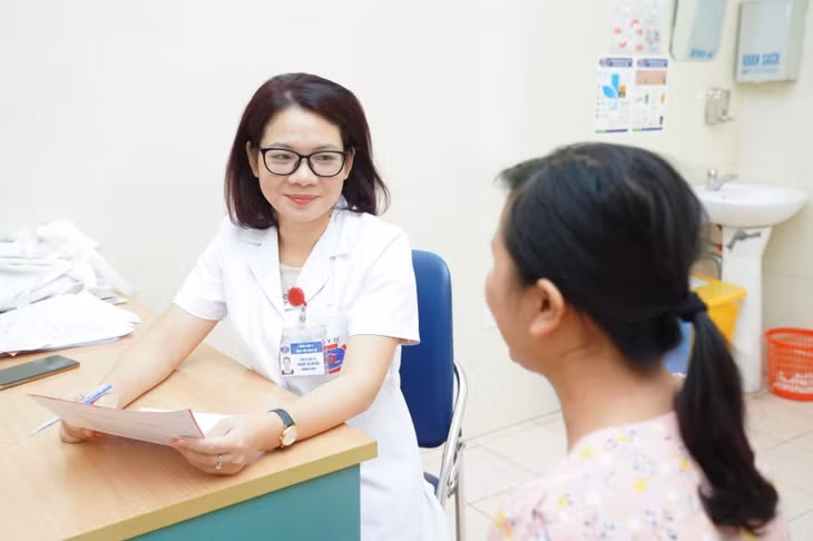 Phụ nữ nên đi khám thường xuyên để tầm soát ung thư cổ tử cung. Ảnh: BV