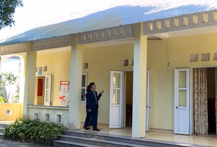 Trung tâm GDNN-GDTX huyện Ba Chẽ do tiếp quản cơ sở vật chất của trường tiều học và màm non nên cơ sở vật chất đã xuống cấp nhiều.