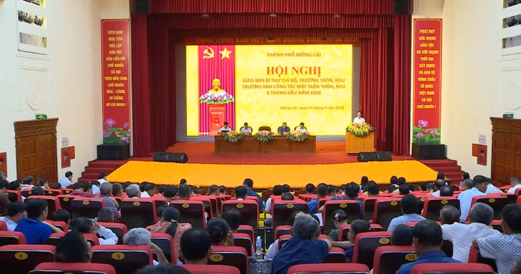Hội nghị giao ban giữa lãnh đạo TP Móng Cái với đội ngũ Bí thư Chi bộ, Trưởng Ban công tác Mặt trận thôn, khu 