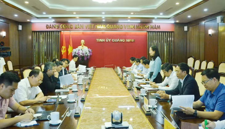Quang cảnh buổi làm việc.