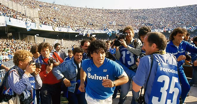 Với Napoli, Maradona như một vị thánh