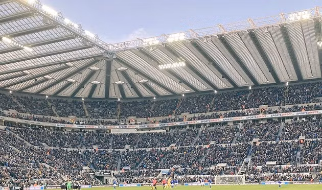  Khán giả Premier League có thể bị cấm la hét.