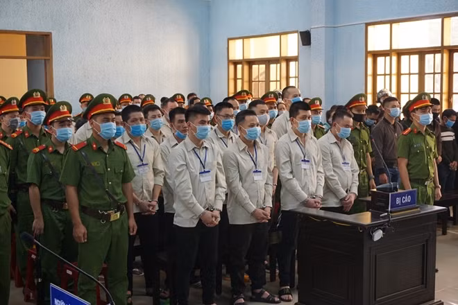 Các bị cáo tại phiên xét xử.