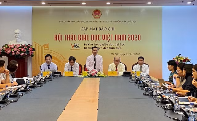 Họp báo thông tin về Hội thảo Giáo dục 2020. Ảnh: VGP/Nhật Nam