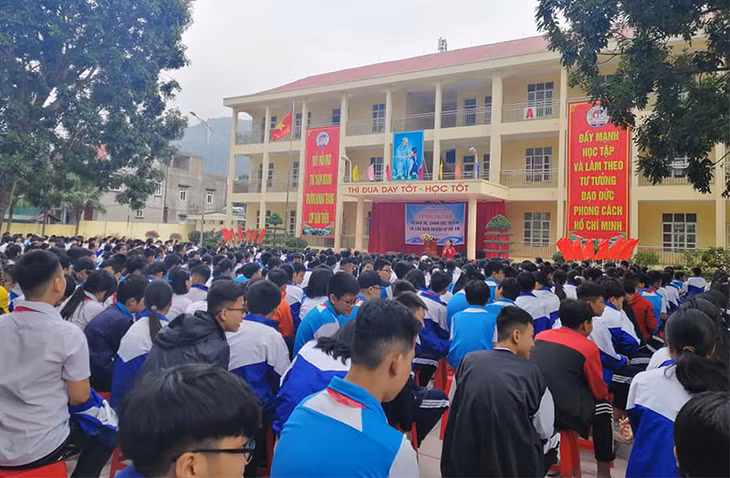 Buổi tuyên truyền về Bảo vệ, chăm sóc trẻ em và các dịch vụ bảo vệ trẻ em tại Trường THCS Cẩm Thành.