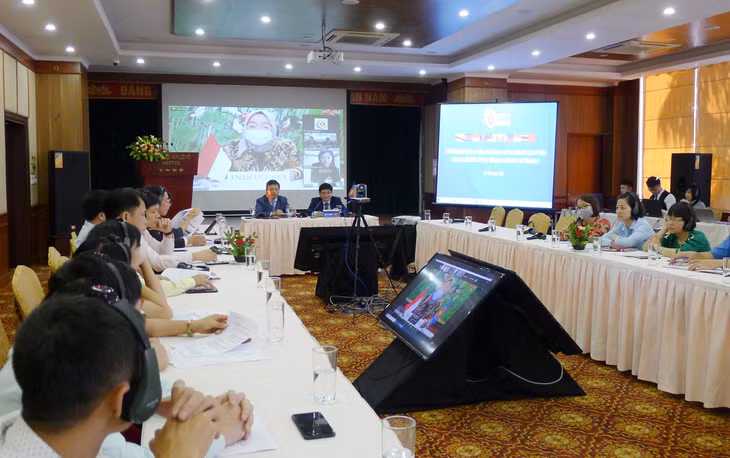 Quang cảnh Diễn đàn khu vực ASEAN về giải quyết vấn đề kỳ thị và phân biệt đối xử với những người sống chung với HIV/AIDS và các bệnh truyền nhiễm khác tại nơi làm việc” .