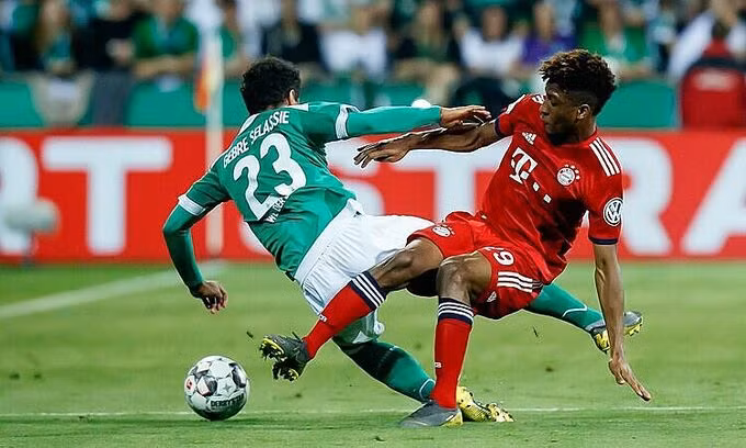 Bàn thắng của Kingsley Coman giúp Bayern thoát cảnh thất bại trên sân nhà. Ảnh: AFP.