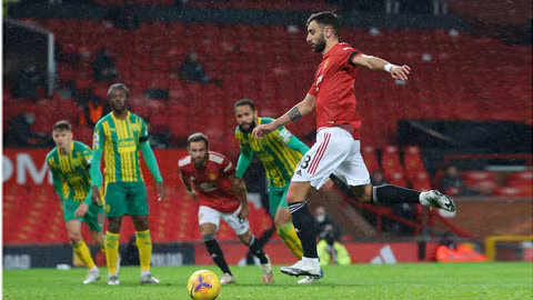 Cú sút nhảy chân sáo ghi bàn cho M.U từ chấm 11m của Bruno Fernandes vào lưới đối thủ West Brom.