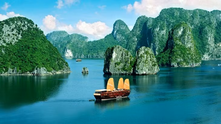 Vịnh Hạ Long - Di sản thu hút được nhiều du khách quốc tế