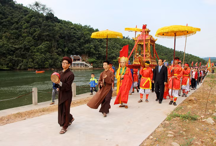 Lễ rước nước di tích miếu Ông, miếu Bà.