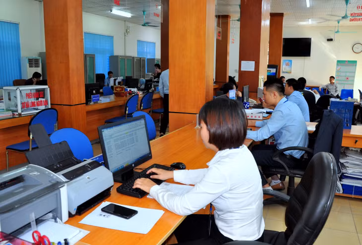 Đội ngũ CBCCVC huyện Vân Đồn giải quyết 