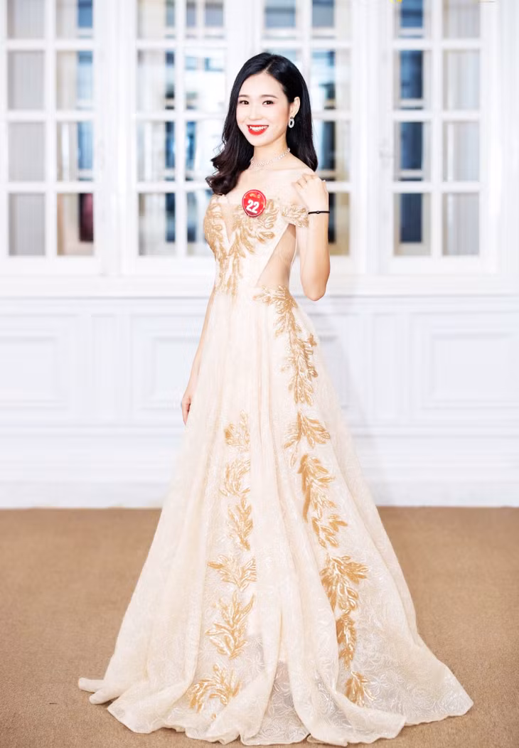 Trương Thị Uyên (SBD 22) Sinh năm: 1997 Dược sỹ tại Quảng Yên.