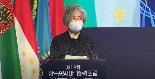 Ngoại trưởng Hàn Quốc Kang Kyung-wha phát biểu tại hội nghị Diễn đàn Hợp tác Hàn Quốc-Trung Á lần thứ 13. (Nguồn: Yonhap)