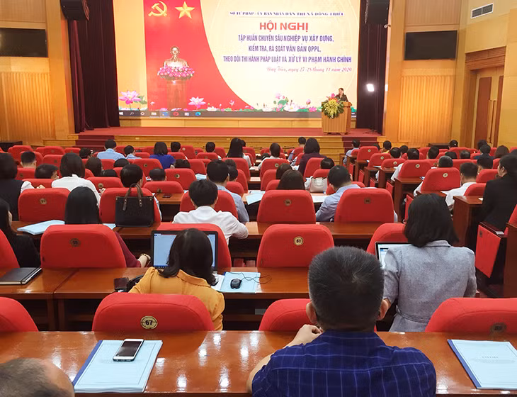 Quang cảnh lớp tập huấn nghiệp vụ xây dựng văn bản quy phạm pháp luật tại TX Đông Triều.