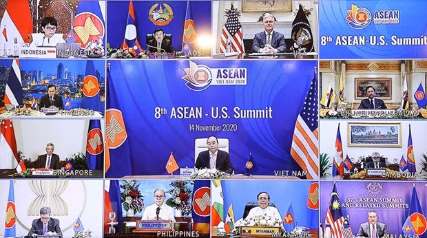 Thủ tướng Nguyễn Xuân Phúc, Chủ tịch ASEAN 2020 và Cố vấn an ninh quốc gia, Đặc phái viên Tổng thống Hoa Kỳ Robert C.Obrien cùng lãnh đạo các nước ASEAN tham dự hội nghị trực tuyến. (Ảnh: Thống Nhất/TTXVN)