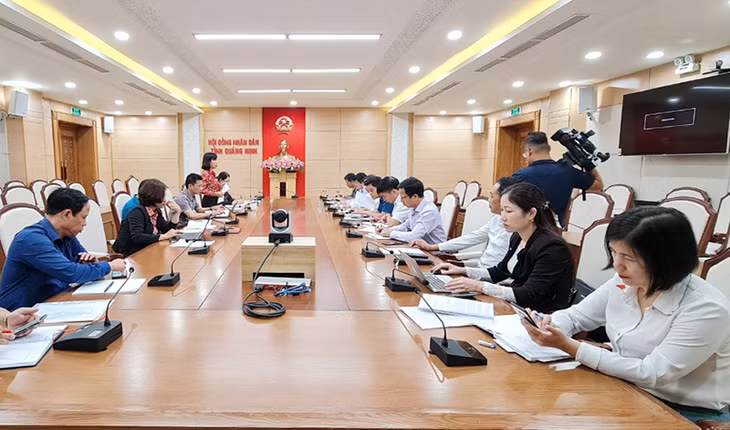 Quang cảnh buổi làm việc.