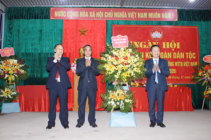 Đồng chí Cao Tường Huy, Ủy viên BTV Tỉnh ủy, Phó Chủ tịch Thường trực UBND Tỉnh phát biểu tại Ngày hội.