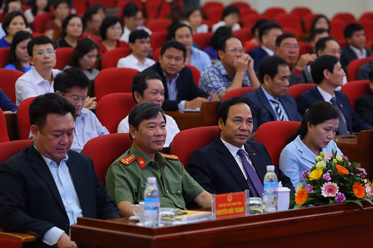 Các đại biểu tham dự diễn đàn.