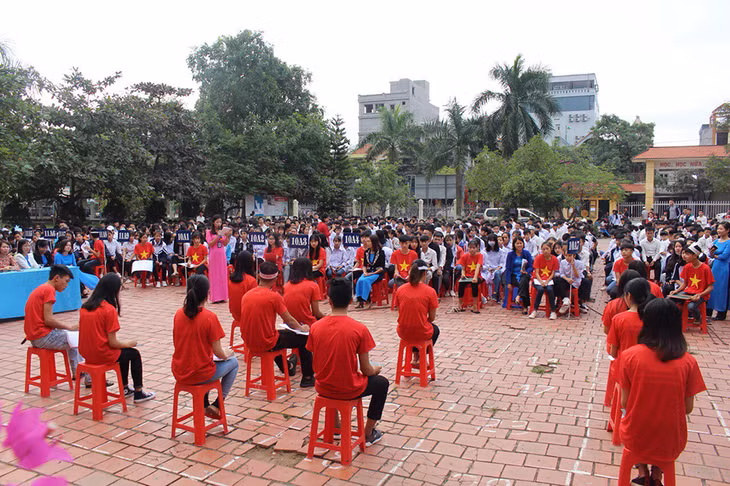Học sinh Trường THPT Yên Hưng, TX Quảng Yên sinh hoạt ngoại khóa về SKSS.
