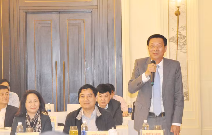 Bí thư Tỉnh uỷ, Chủ tịch HĐND tỉnh Nguyễn Văn Đọc phát biểu tại hội nghị. 