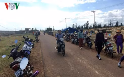 Người dân phản đối dự án điện năng lượng mặt trời.
