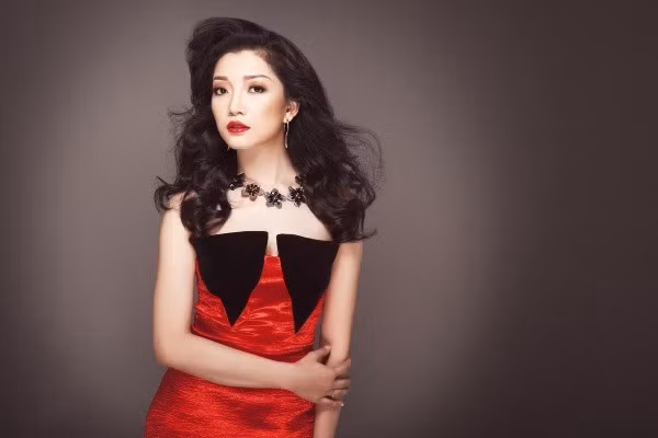 Ca sĩ Phạm Thu Hà. Ảnh: NVCC.
