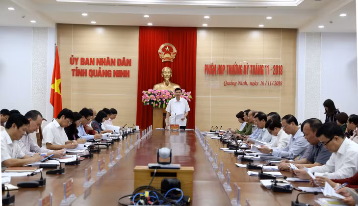 Đồng chí Nguyễn Đức Long, Phó Bí thư Tỉnh ủy, Chủ tịch UBND tỉnh, chủ trì phiên họp.&nbsp;