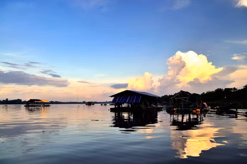 Đây là một trong những hồ nước ngọt lớn nhất miền Tây Nam Bộ. Ảnh: Diem Dang Dung.