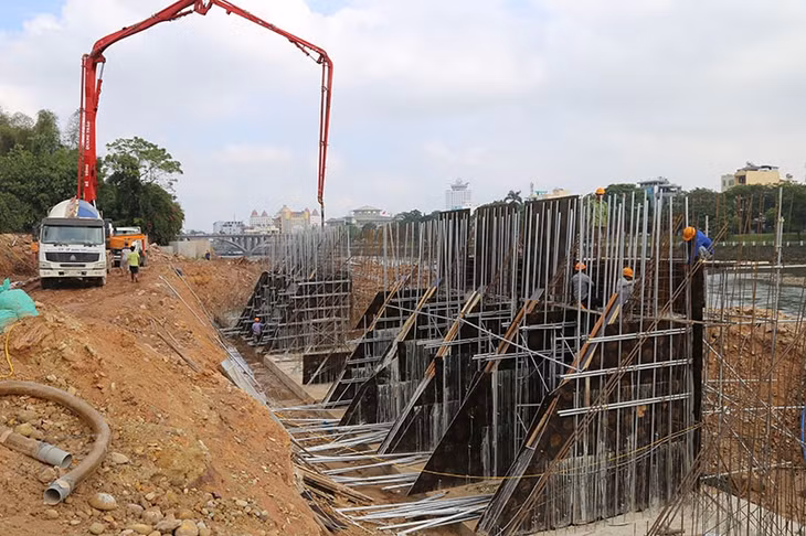 Đầu tháng 10 /2018, nhà thầu Công ty CP XD Thủy lợi I bắt đầu thi công. Thi công những m kề đầu tiên 