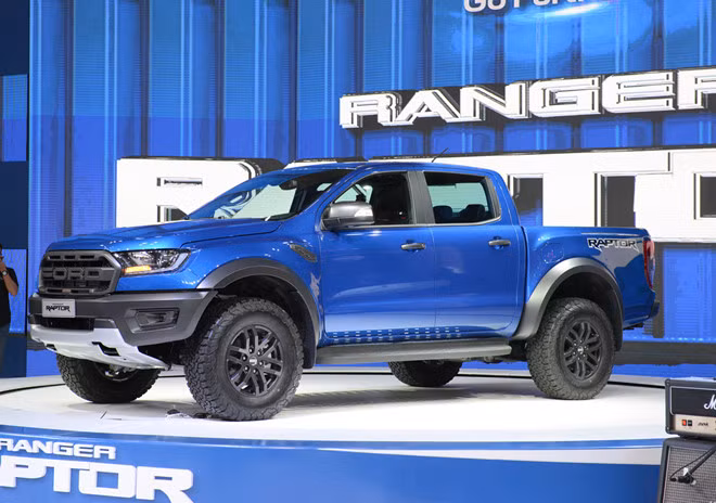 Ford Ranger Raptor có giá niêm yết 1,198 tỷ đồng. Ảnh: Thế Anh.