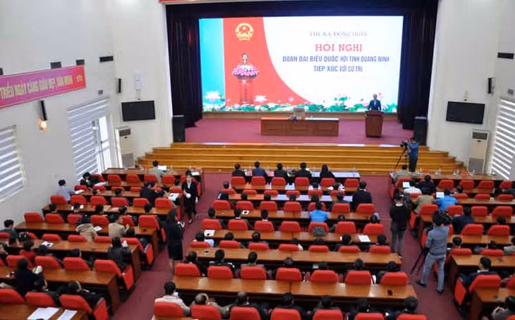 Quang cảnh buổi tiếp xúc cử tri tại TX Đông Triều
