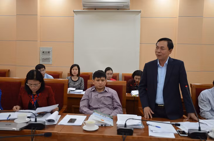 Lãnh đạo TX Đông Triều trình bày sự cần thiết thành lập 4 phường trên địa bàn.