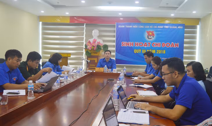 Sinh hoạt trực tuyến