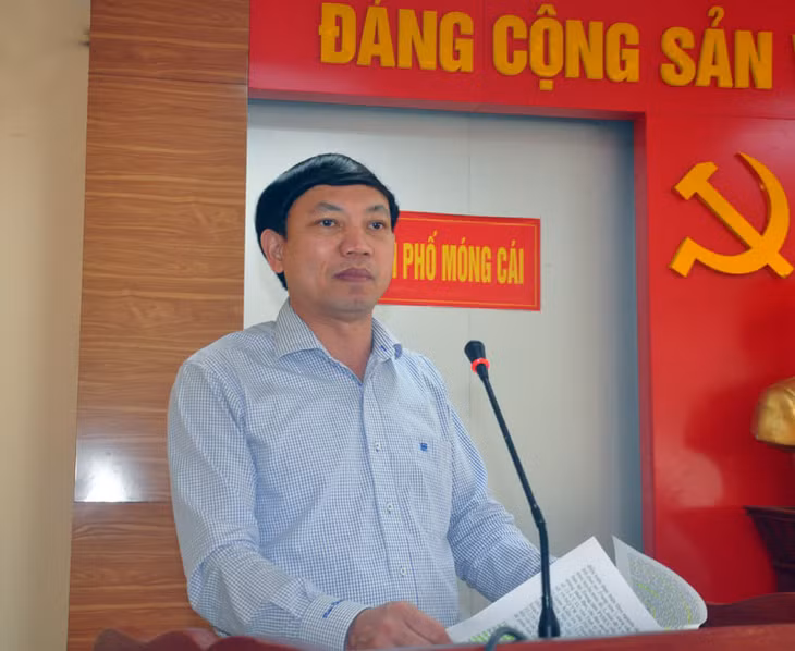 Đồng chí Nguyễn Xuân Ký, ỦY viên BTV Tỉnh ủy, Phó Chủ tịch Thường trực HĐND tỉnh thông báo với cử tri về nội dung kỳ họp thường lệ cuối năm 2018 của HĐND tỉnh khóa XIII.