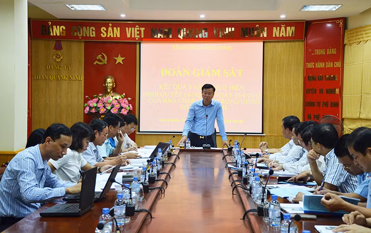 Đồng chí Nguyễn Văn Hưởng, Trưởng Ban Dân vận Tỉnh ủy phát biểu tại buổi làm việc. 