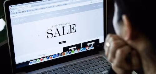 Các hãng thường tung đợt sale mạnh vào dịp cuối năm để kích cầu người tiêu dùng.