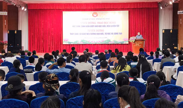 Quang cảnh buổi lễ tuyên dương.