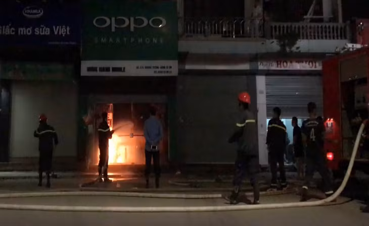 Cửa hàng điện thoại xảy ra cháy