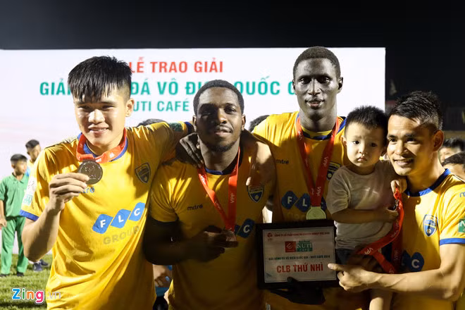 Liên tục về nhì trong 2 năm liền được xem là một trong các lý do chính khiến nhà tài trợ không còn muốn đồng hành cùng CLB Thanh Hóa. Ảnh: Minh Chiến.
