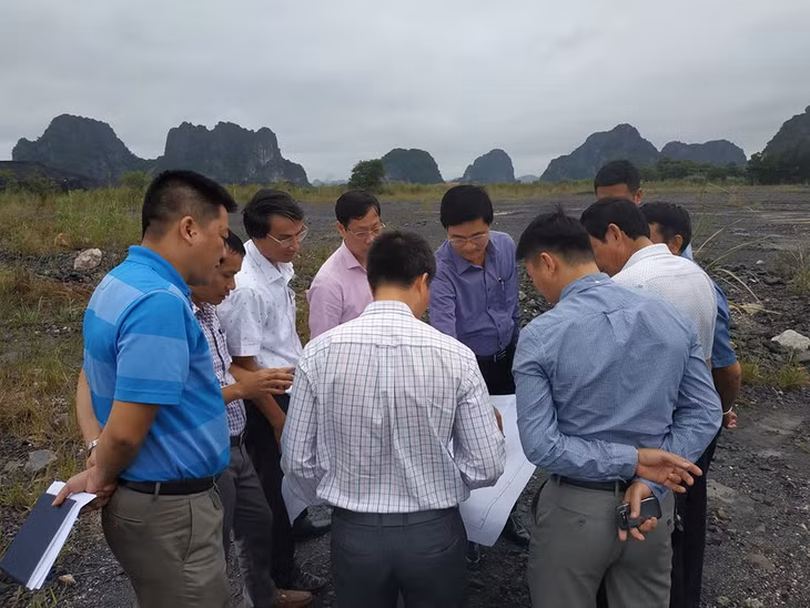 hó Chủ tịch UBND thành phố chỉ đạo việc cắm mốc giới bàn giao mặt bằng cho Công ty Cổ phần Công nghiệp Cẩm Thịnh