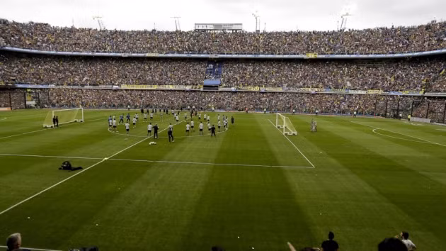  Sân Estadio Monumental không còn một chỗ trống trong... buổi tập của River Plate.