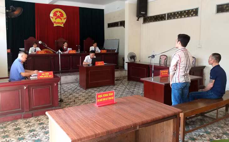 Cán bộ Viện KSND TP Cẩm Phả thực hành quyền công tố tại phiên tòa xét xử vụ án liên quan đến ma túy tại Tòa án Nhân dân thành phố