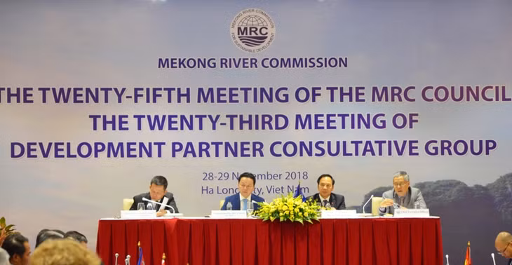 Chủ tịch Ủy hội sông Mê Công quốc tế năm 2018 – Bộ trưởng Bộ TN&MT Trần Hồng Hà và các vị chủ trì Phiên họp